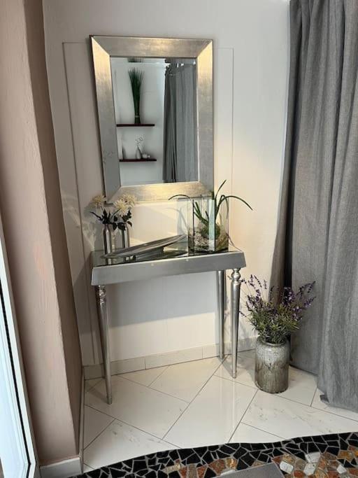 Barrierefreie Schoene Wohnung Im Eg Kossen Bagian luar foto